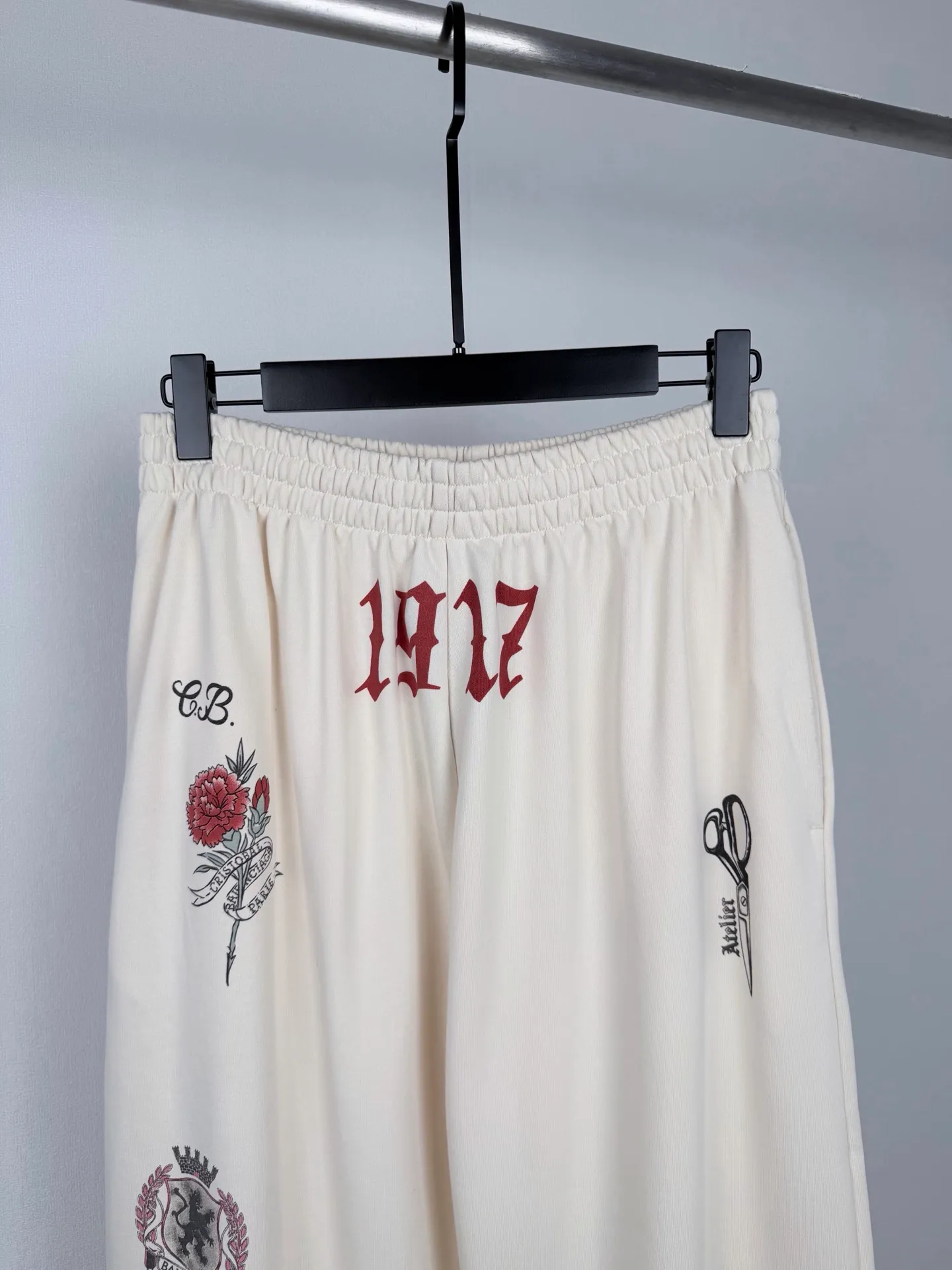 BALENCIAGA Balenciaga 26SS TATTOO tattoo pattern sweatpants Authentic 10400 purchased and developed, fixed dyed 380g terry double-ply fleece fabric, digital direct injection, washed and frayed, customized 1:1 bell, customized 1:1 rope, customized 1:1 trademark, loose fit Size: S M L
